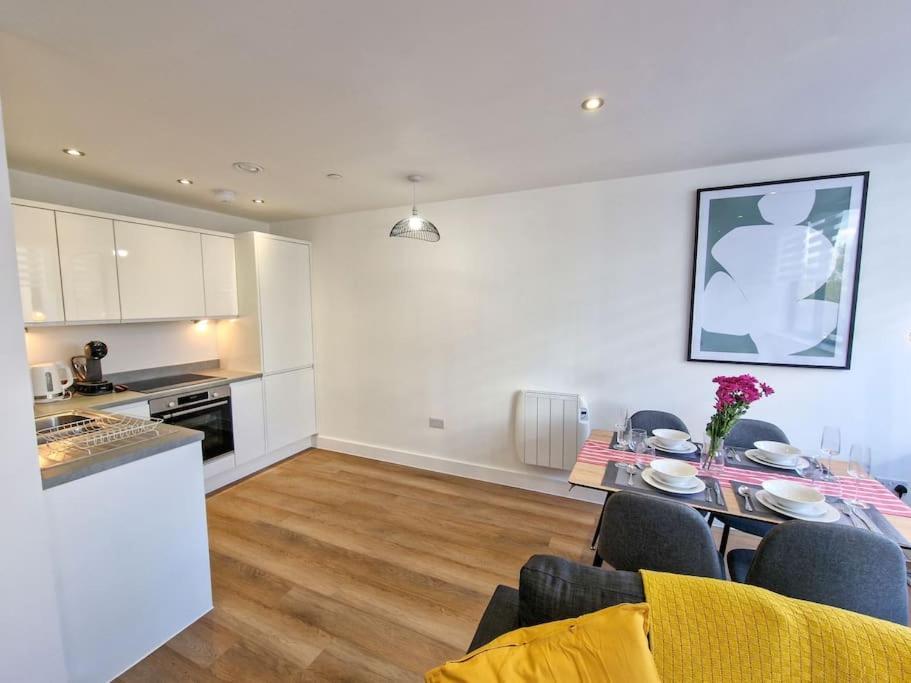 Free Parking: Old Trafford Apartment Manchester Luaran gambar