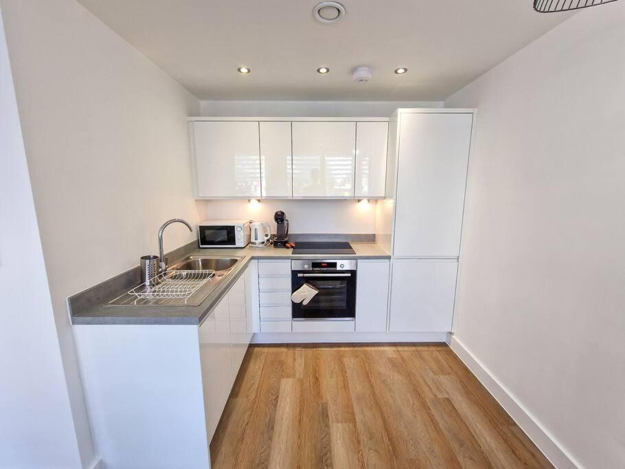 Free Parking: Old Trafford Apartment Manchester Luaran gambar